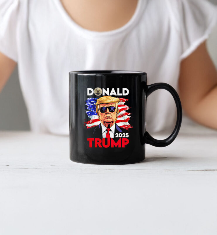 Donald Trump 2025 America flag Mug