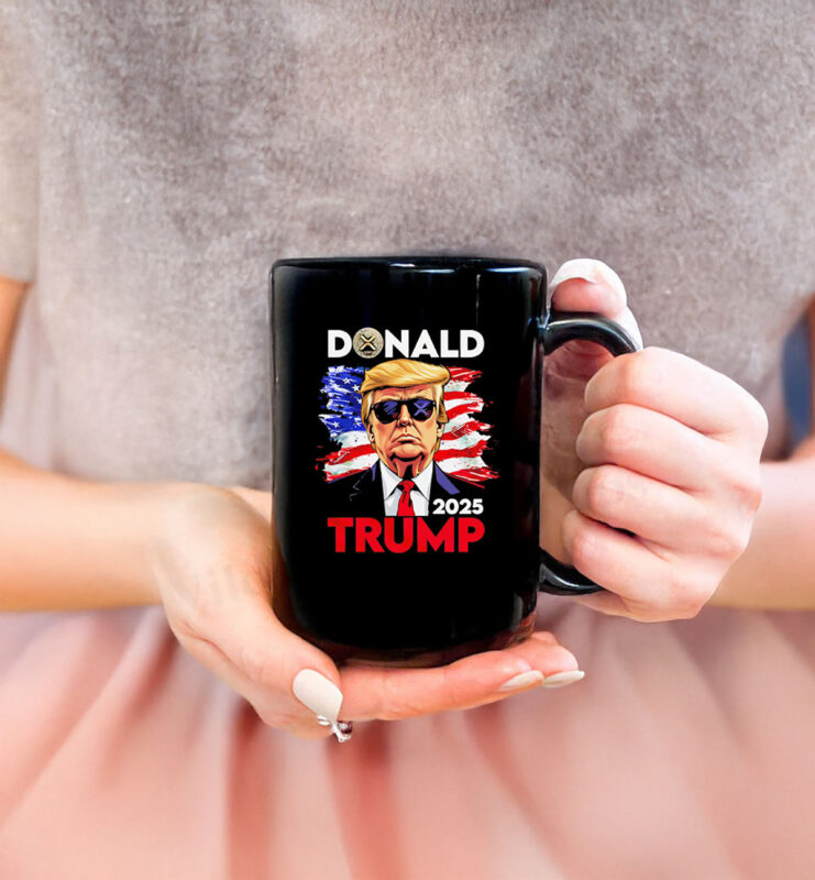 Donald Trump 2025 America flag Mug