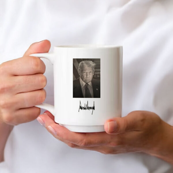 OFFICIAL INAUGURATION PORTRAIT FOR PRESIDENT DONALD J TRUMP Mug